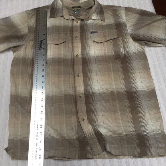 Columbia Titanium Mens Medium Button Up Short Sleeve Plaid Shirt Casual Pockets - Picture 4 of 7